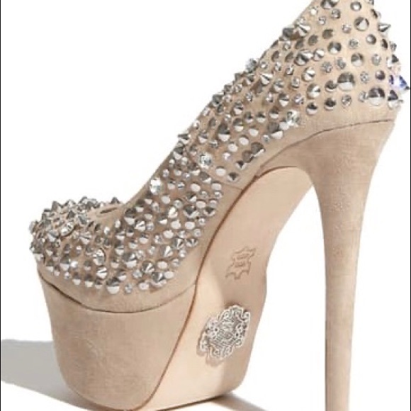 Women’s size 10 shoes